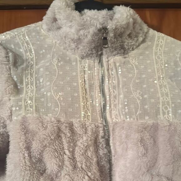 Gracis Women's Cream Faux Fur Jacket - Picture 2 of 6